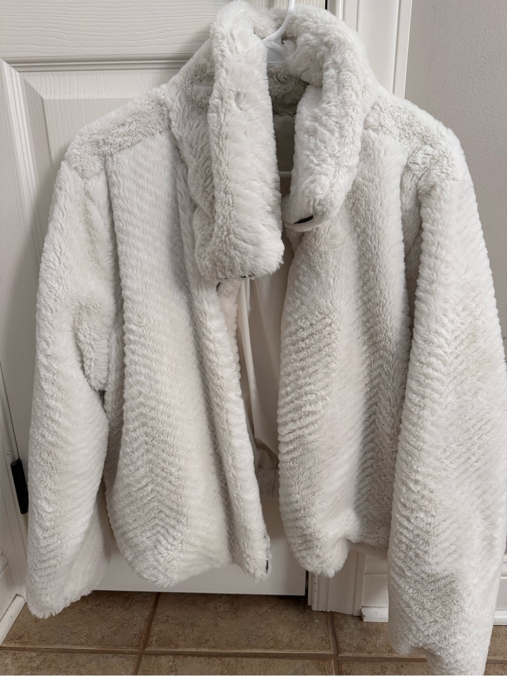 Women's Plush Faux Fur Jacket - White
